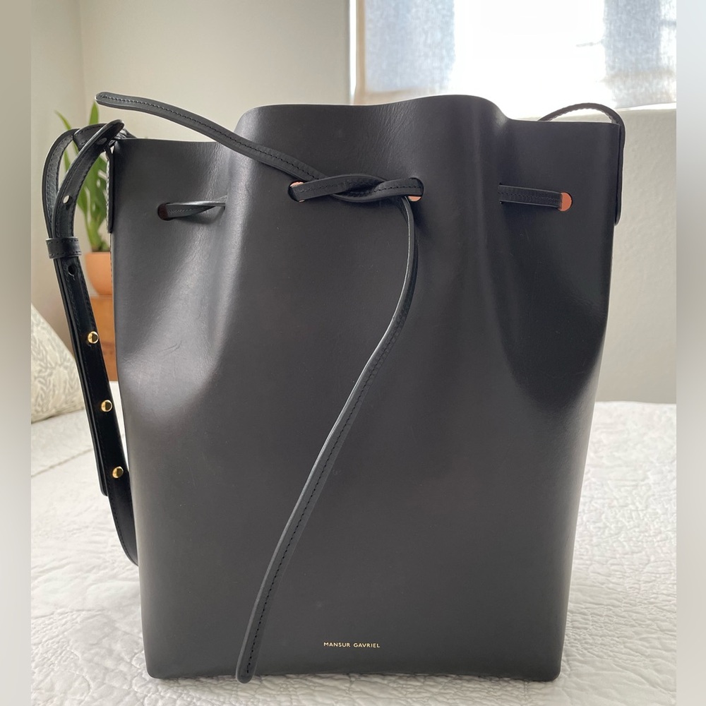 Mansur Gavriel Original Bucket Bag in Black Leather in Good Condition